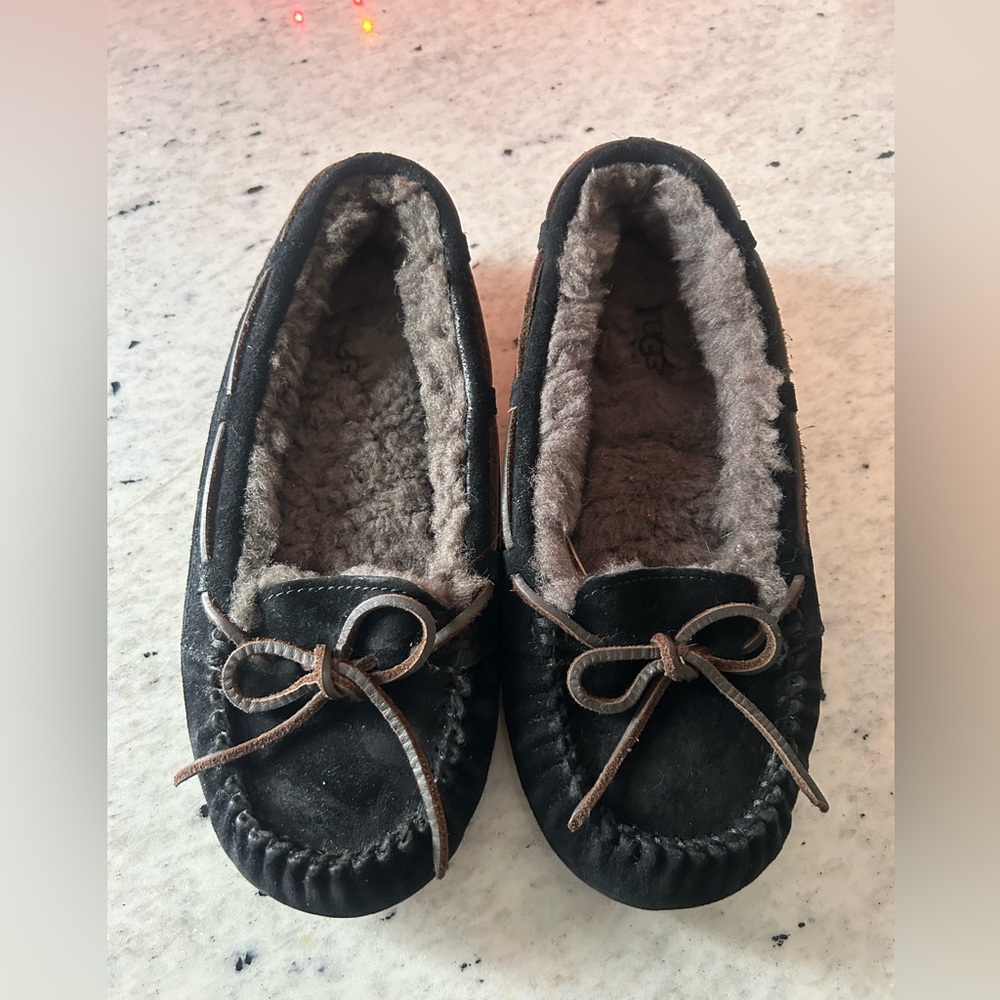 Women’s Ugg Moccasins Size 7 Black Suede Gray Fur
